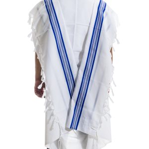 טלית אקרילן איכותית עם פסים כחולים ועטרה בעיצוב יוקרתי