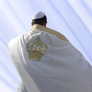 טלית אקרילן מעוטרת ברקמת כתר בצבע זהב – דגם ‘כתר מלוכה’