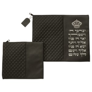 תיק לטלית ותפילין דמוי עור שחור עם טקסטורה של מעויינים ואותיות בולטות בצבע כסף