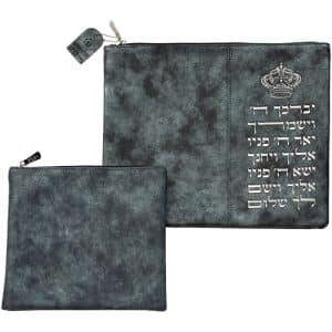תיק לטלית ותפילין דמוי עור בגוון אפור-ירקרק עמוק בעיטור כסף בולט